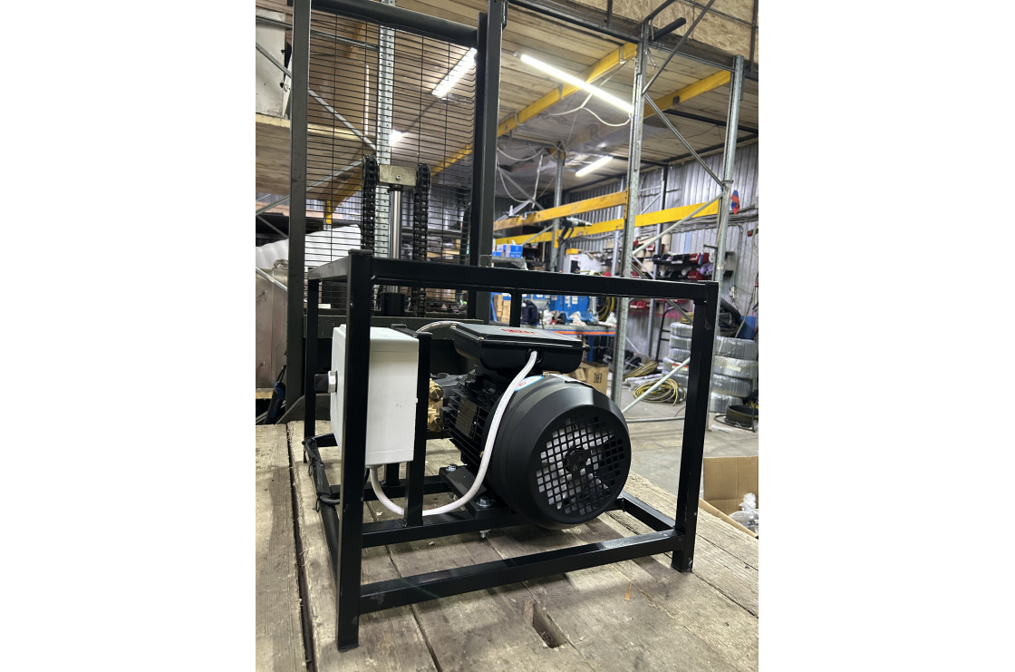 АВД ТРИТОН AR 14/160 T 3  ( на раме, электрика с теплозащитой)