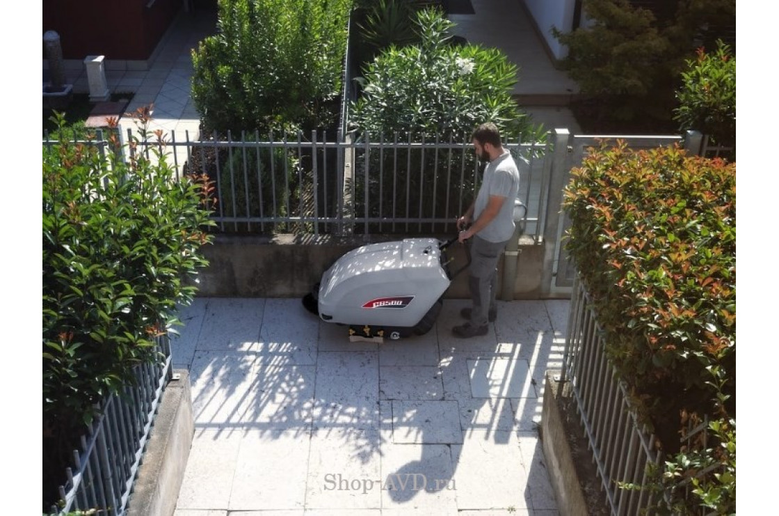 Аккумуляторная подметальная машина COMAC CS 500Bt 