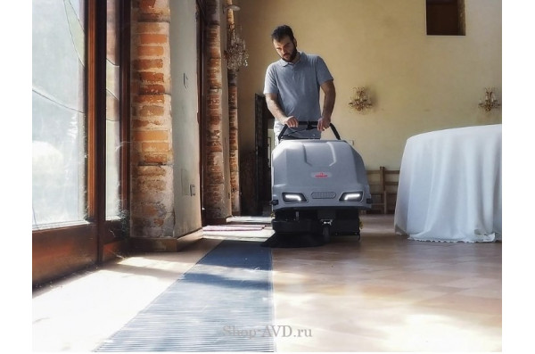 Аккумуляторная подметальная машина COMAC CS 500Bt 