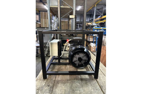 АВД Тритон AR RR 15 250 BP 7 Titan ( на раме, электрика с теплозащитой)