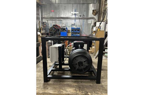 АВД Тритон C ZW 15/200 (85 °C)  TS 5.5 T ( на раме с электрикой с теплозащитой)