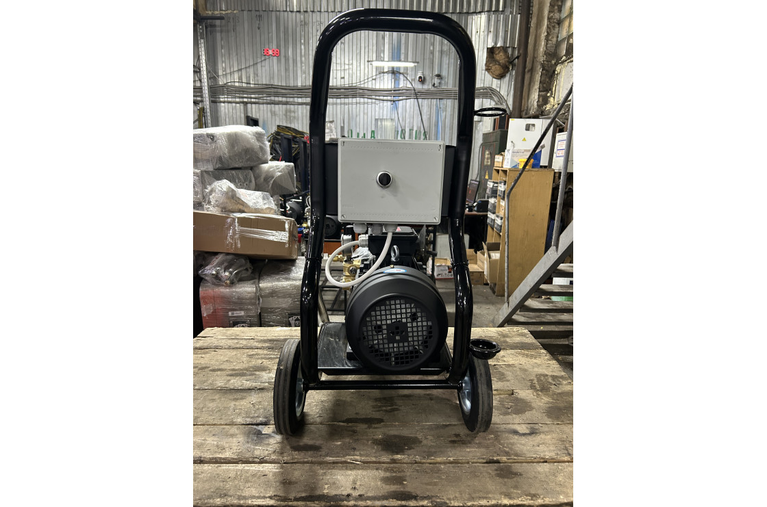 АВД Тритон Т 15/200 BР 5.5  (на тележке, манометр, электрика с теплозащитой)