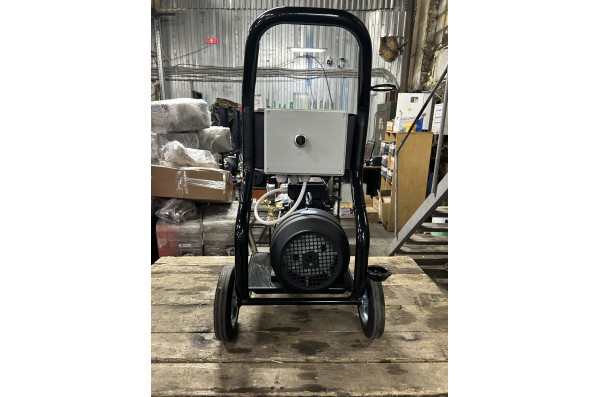 АВД Тритон Т 15/200 BР 5.5  (на тележке, манометр, электрика с теплозащитой)