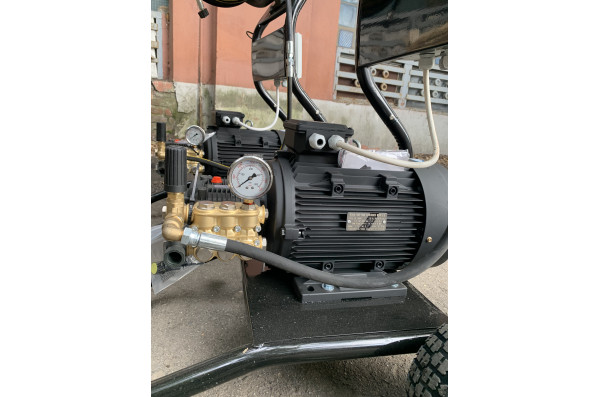 АВД ТРИТОН T 15/250 T 7.5  (манометром, на тележке)