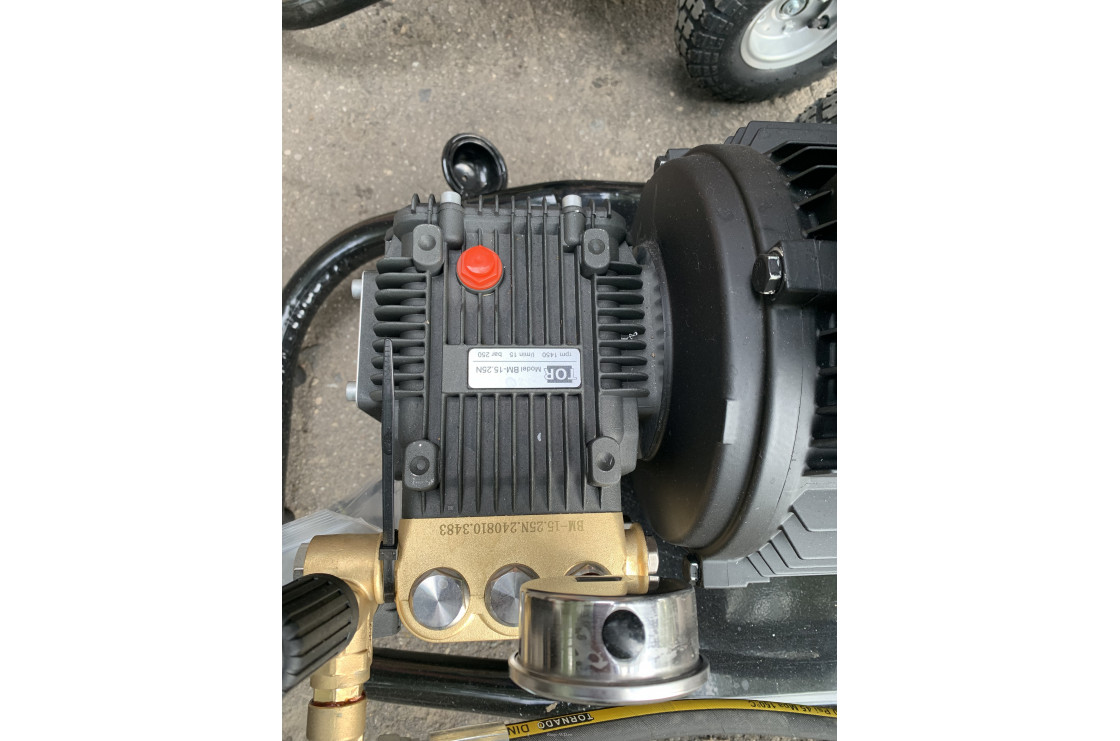 АВД ТРИТОН T 15/250 T 7.5  (манометром, на тележке)