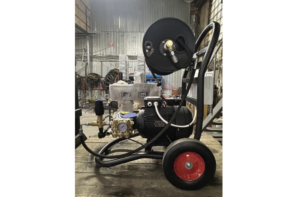 АВД Тритон AR 15/200 VRT 5.5 T (на тележке с барабаном, манометр, электрика с теплозащитой )