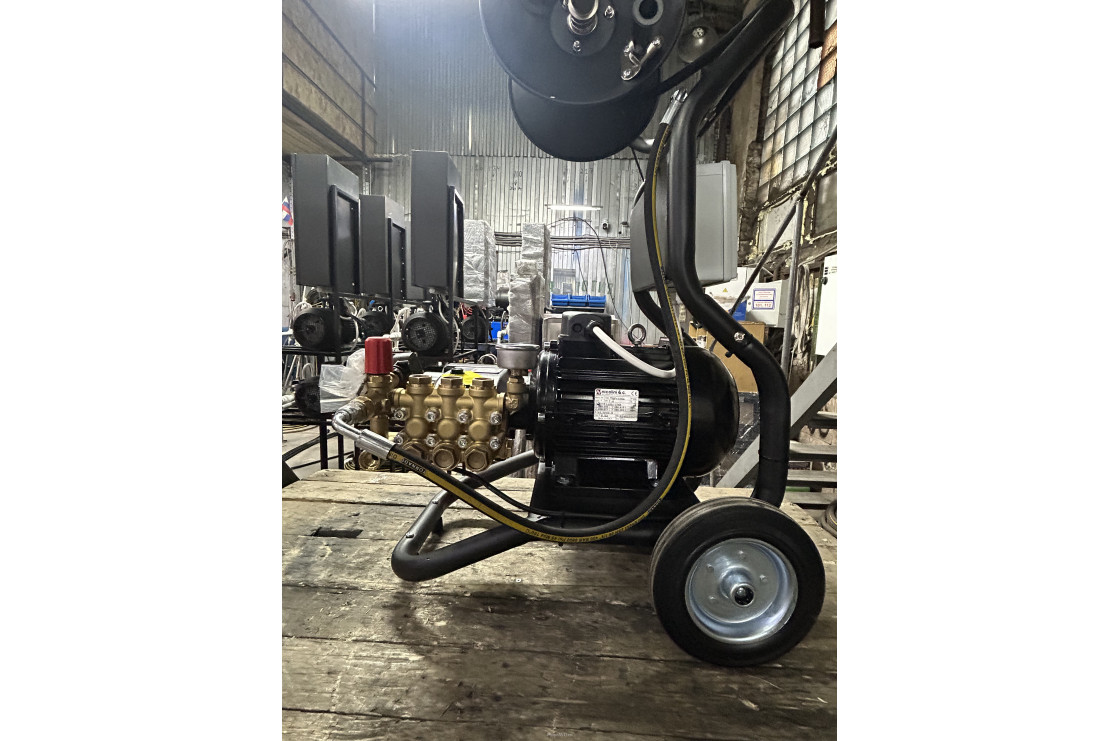 АВД ТРИТОН H 15/200 TS 5.5 N (на тележке, манометр, катушка, электрика с теплозащитой)