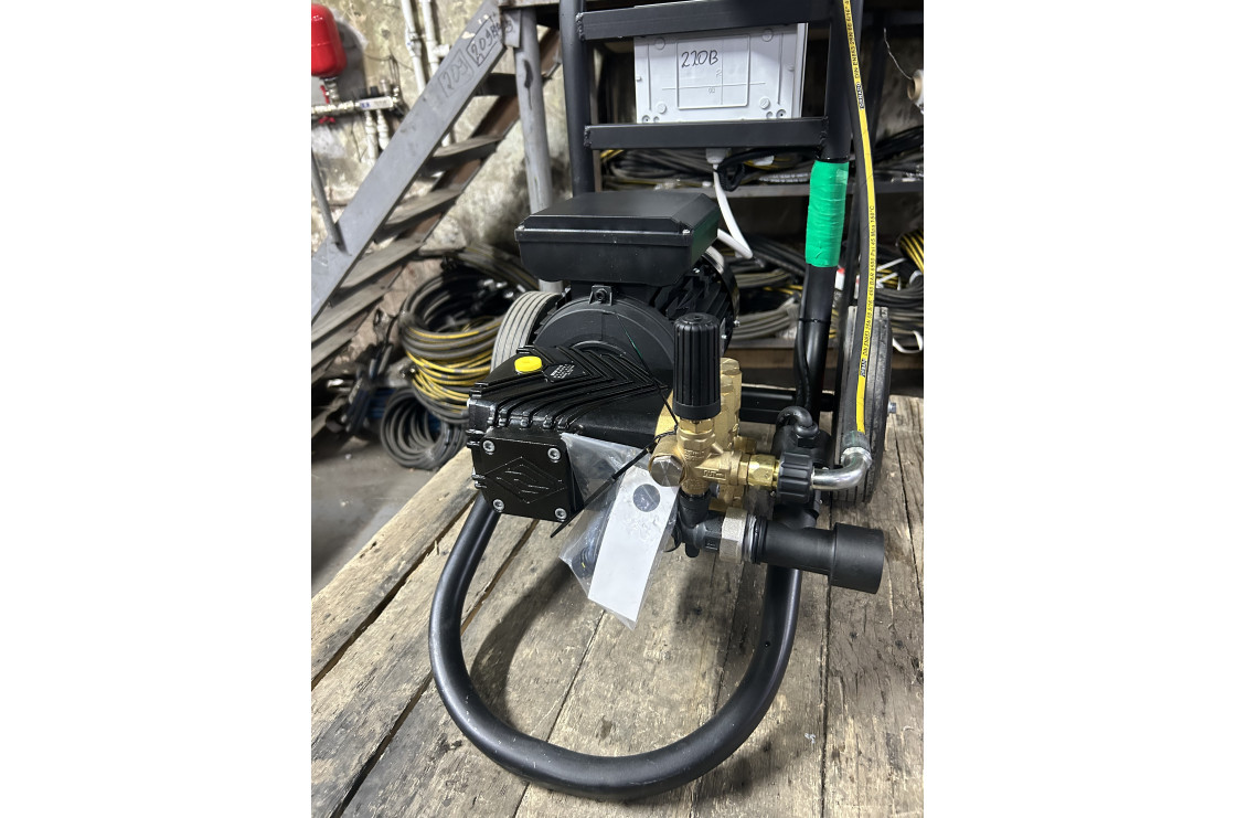 АВД Тритон T 11/250 T 3.0 ( на тележке, фильтр, сухой ход, электрика с теплозащитой, с катушкой)