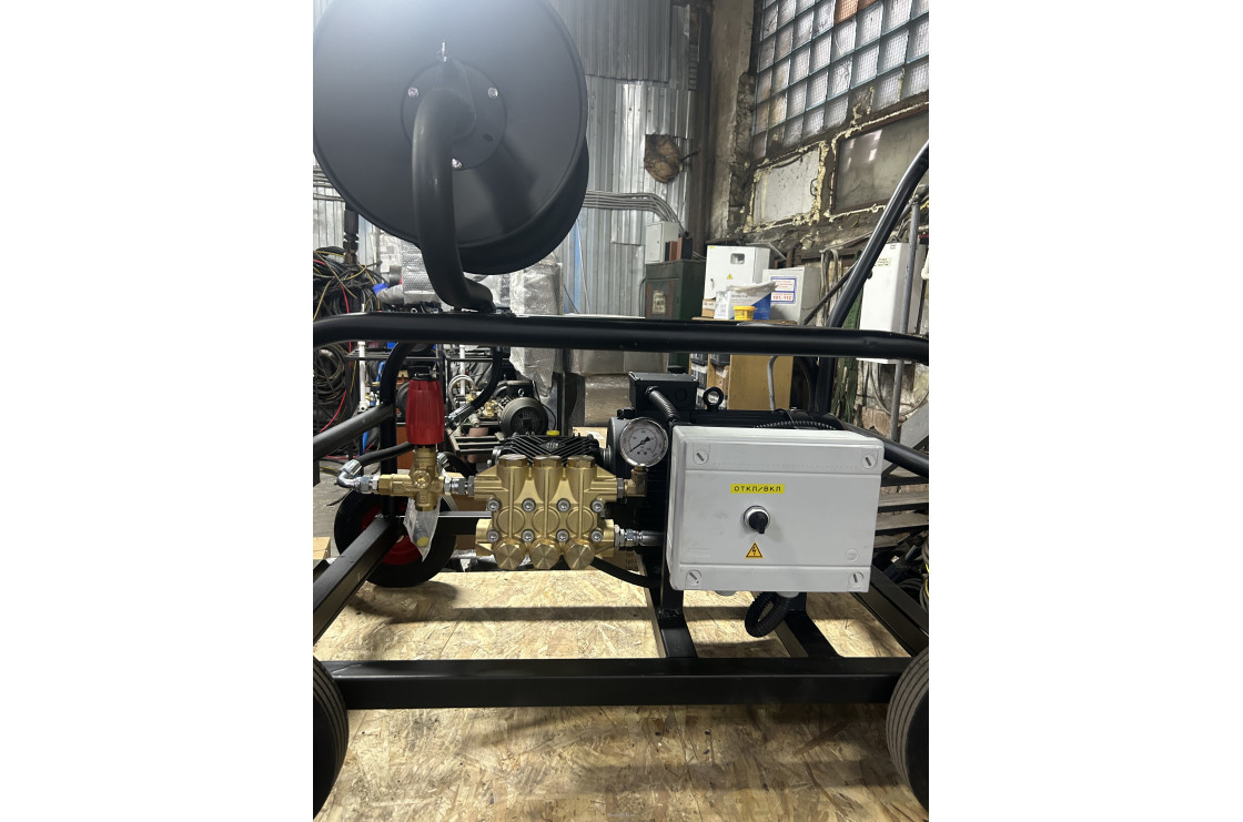 АВД Тритон T 30/300 T 12.5 ( тележка 4 колеса, барабан, манометр, электрика с теплозащитой)