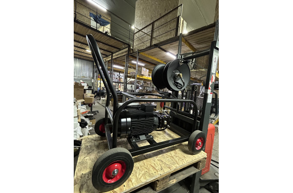 АВД Тритон T 30/300 T 12.5 ( тележка 4 колеса, барабан, манометр, электрика с теплозащитой)