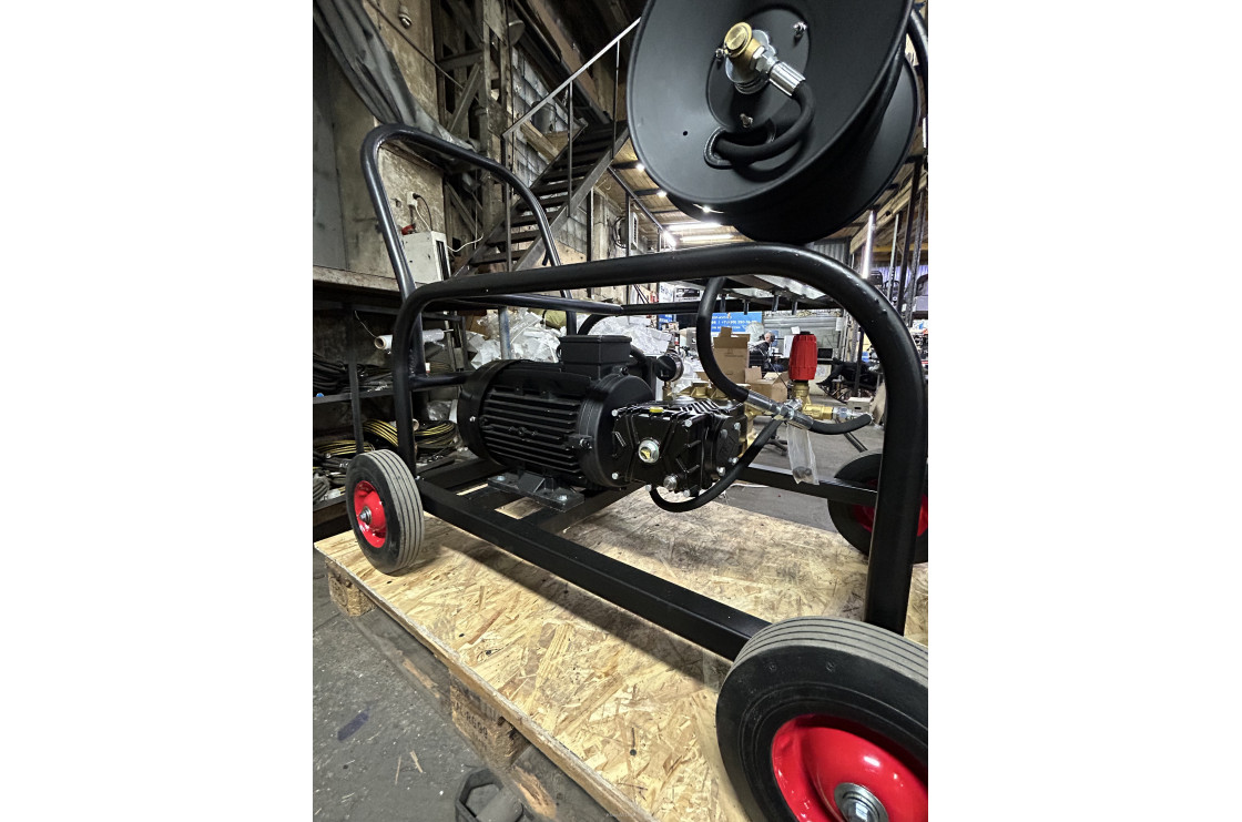 АВД Тритон T 30/300 T 12.5 ( тележка 4 колеса, барабан, манометр, электрика с теплозащитой)