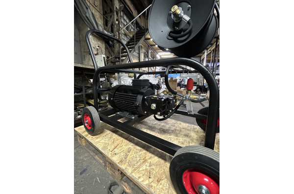 АВД Тритон T 30/300 T 12.5 ( тележка 4 колеса, барабан, манометр, электрика с теплозащитой)