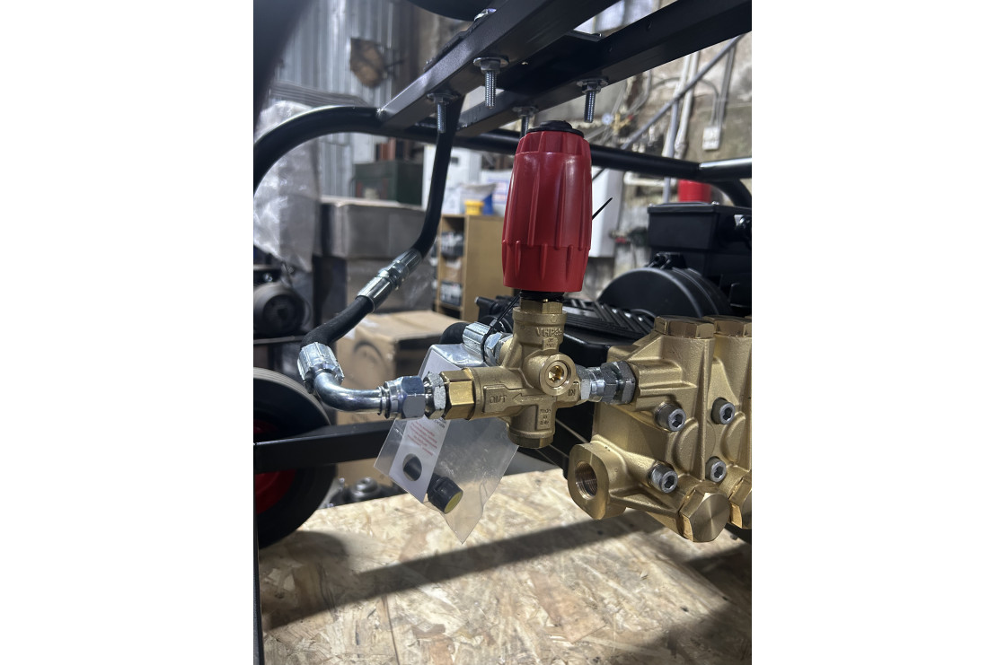 АВД Тритон T 30/300 T 12.5 ( тележка 4 колеса, барабан, манометр, электрика с теплозащитой)