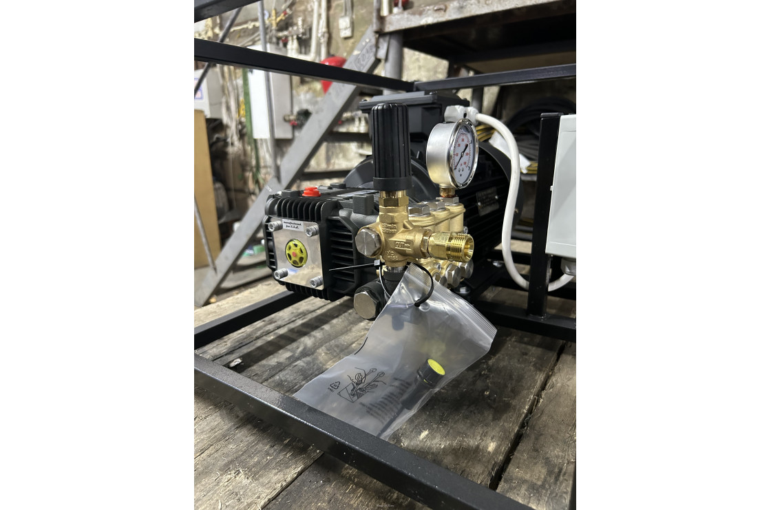 АВД Тритон Т 15/200 ВП 5.5 (на раме, манометр, электрика с теплозащитой)