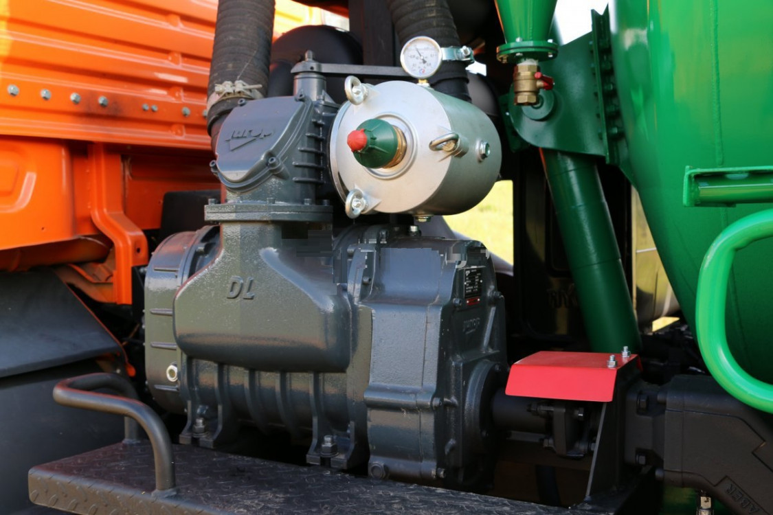 Насос вакуумный JUROP DL 300, 1000 об/мин, левое вращение, ручной клапан с гидромотором