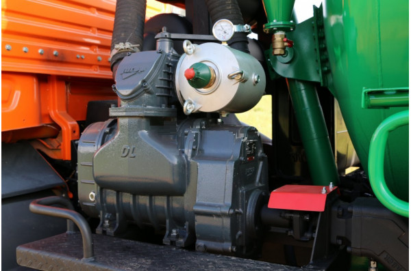 Насос вакуумный JUROP DL 300, 1000 об/мин, левое вращение, ручной клапан с гидромотором