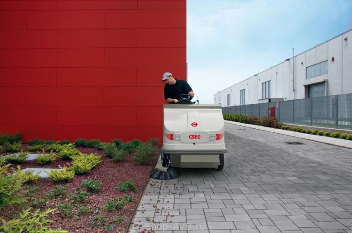 Подметальная машина COMAC CS 80B