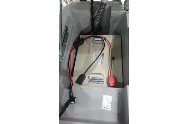 Поломоечная машина Comac Innova Comfort 85 B Manual (литиевые АКБ 150 Ач)
