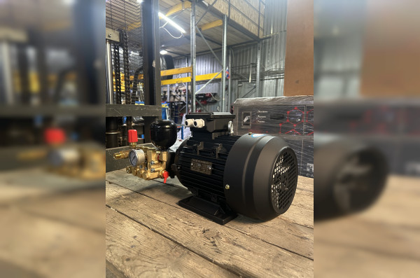 Моноблок Тритон AR RR 15/200 BP 5.5 Т (манометр, термоклапан, гидрокомпенсатор, без электрики)