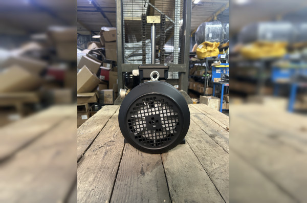 Моноблок Тритон AR RR 15/200 BP 5.5 Т (манометр, термоклапан, гидрокомпенсатор, без электрики)
