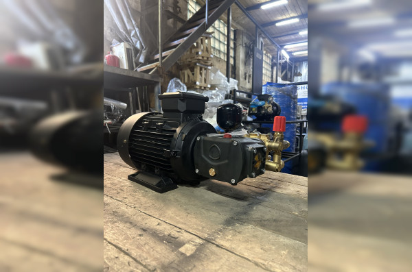 Моноблок Тритон AR RR 15/200 BP 5.5 Т (манометр, термоклапан, гидрокомпенсатор, без электрики)
