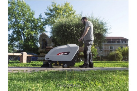 Аккумуляторная подметальная машина COMAC CS 500Bt 