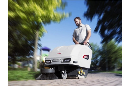 Аккумуляторная подметальная машина COMAC CS 500Bt 