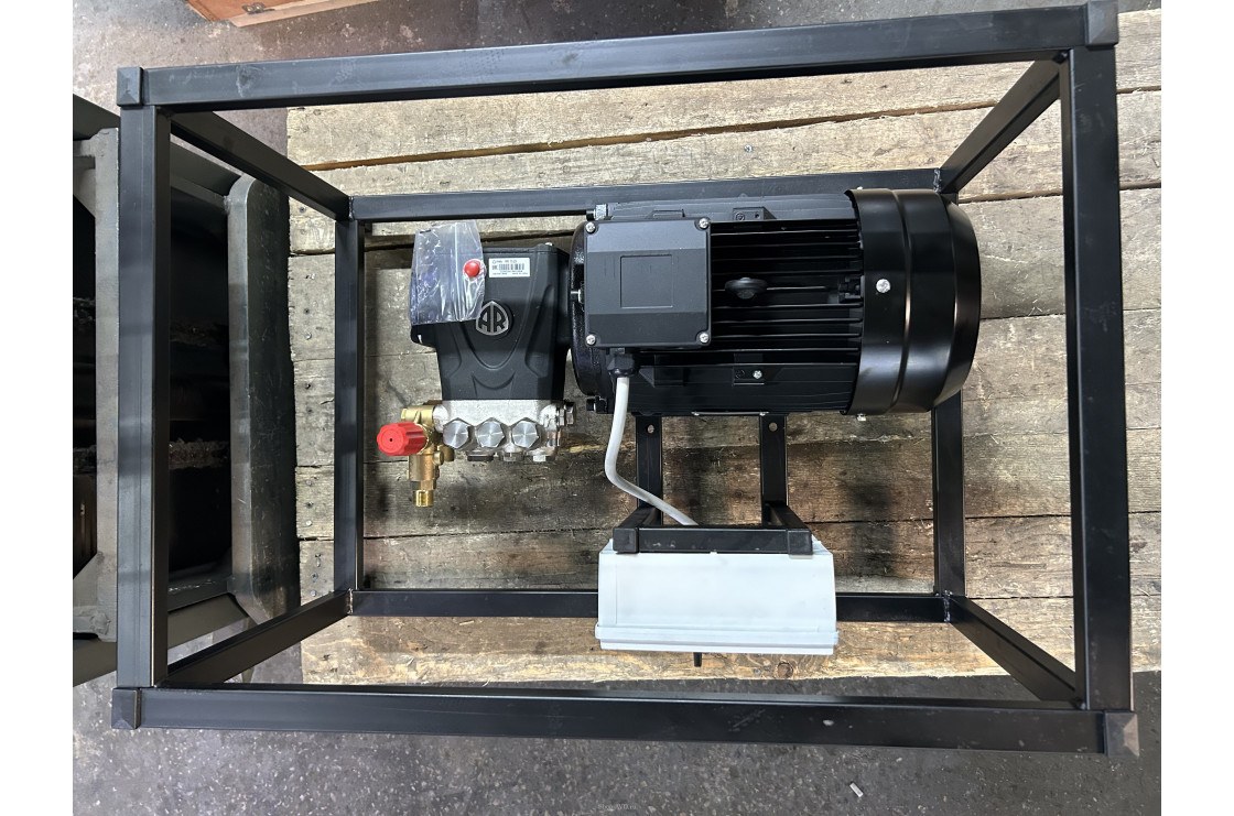 АВД Тритон AR RR 15 250 BP 7 Titan ( на раме, электрика с теплозащитой)