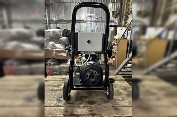 АВД Тритон Т 15/200 BР 5.5  (на тележке, манометр, электрика с теплозащитой)