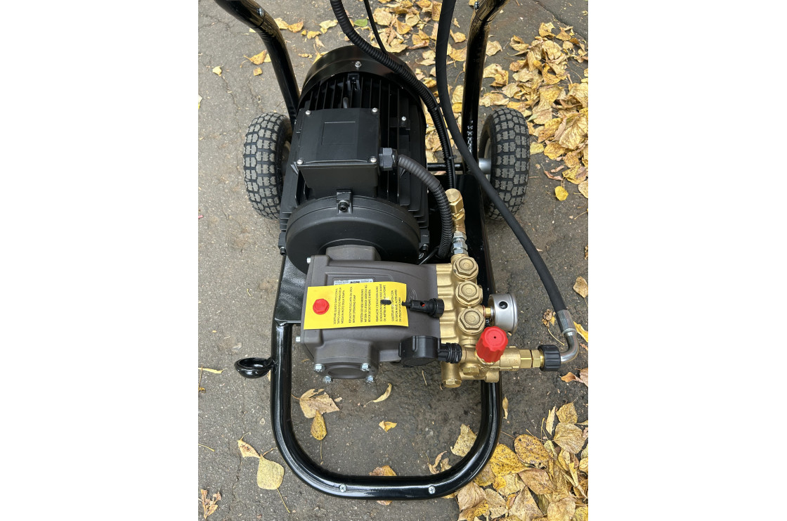 АВД Тритон М 21/250 ВР 11 ( на тележке, катушка 30 м, аварийный клапан, манометр, фильтр)