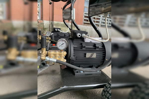 АВД ТРИТОН T 15/250 T 7.5  (манометром, на тележке)