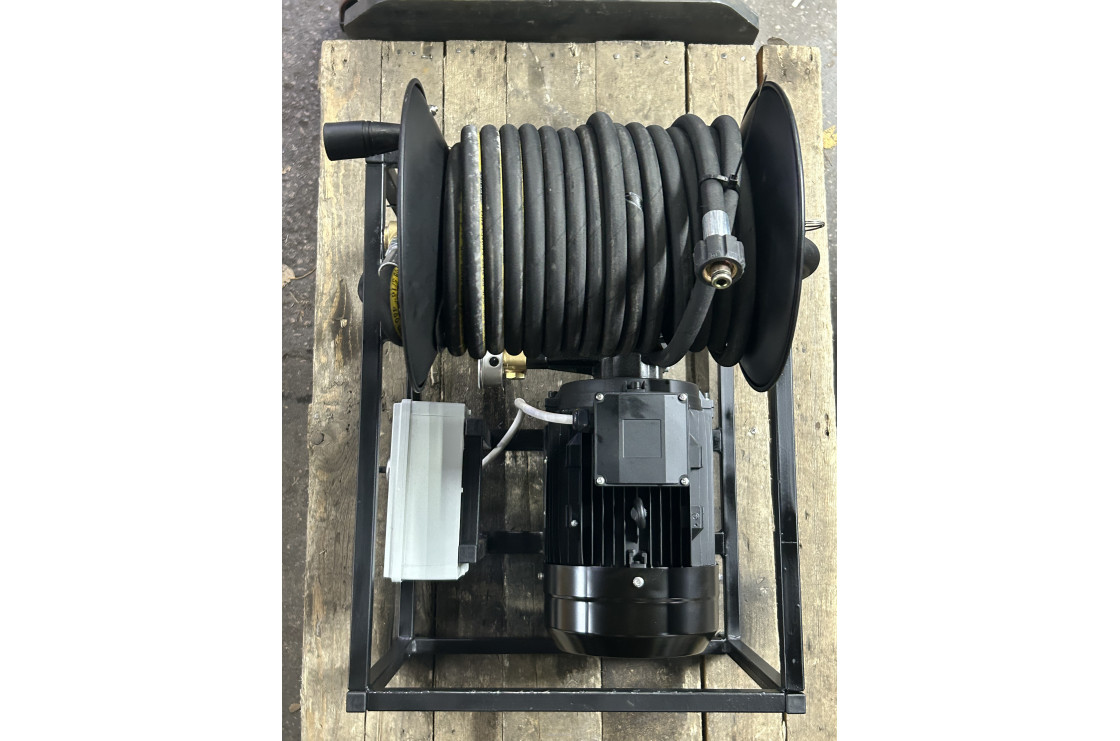 АВД ТРИТОН H 15/200 TS 5.5 T  (Барабан для шланга, электрика с теплозащитой, манометр)