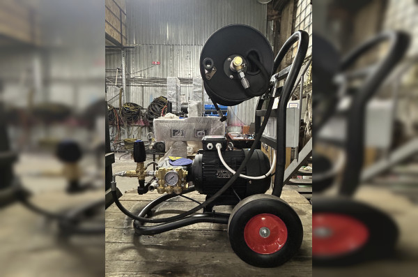 АВД Тритон AR 15/200 VRT 5.5 T (на тележке с барабаном, манометр, электрика с теплозащитой )