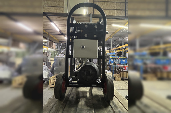 АВД Тритон AR 15/200 VRT 5.5 T (на тележке с барабаном, манометр, электрика с теплозащитой )