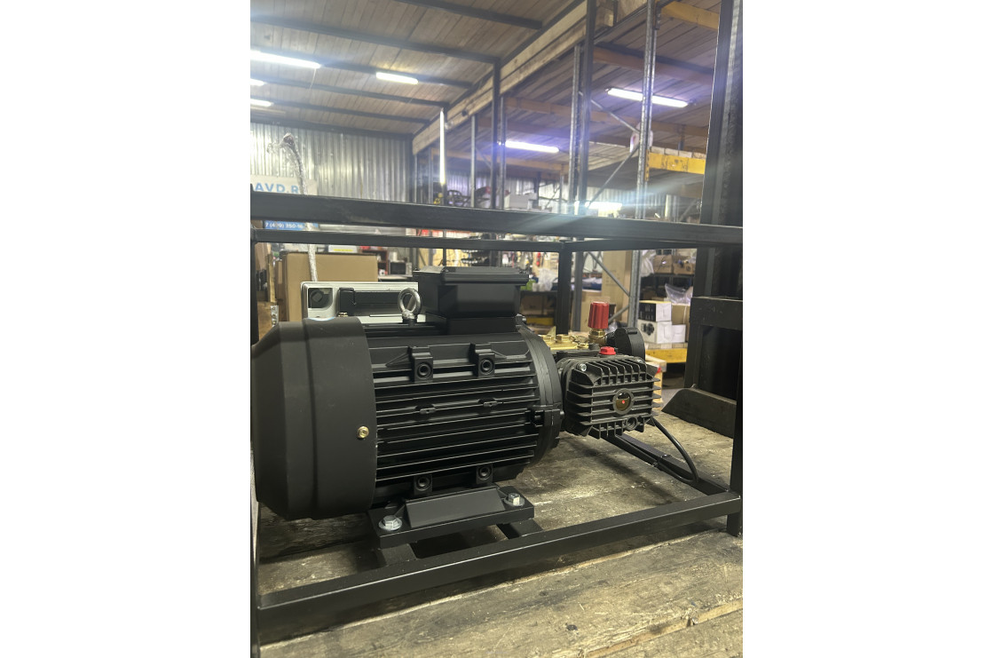 АВД ТРИТОН C 15/207 TS 5.5 T (на раме, аварийный регулятор давления SVL28, манометр, тепловое реле)