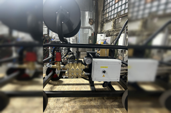 АВД Тритон T 30/300 T 12.5 ( тележка 4 колеса, барабан, манометр, электрика с теплозащитой)