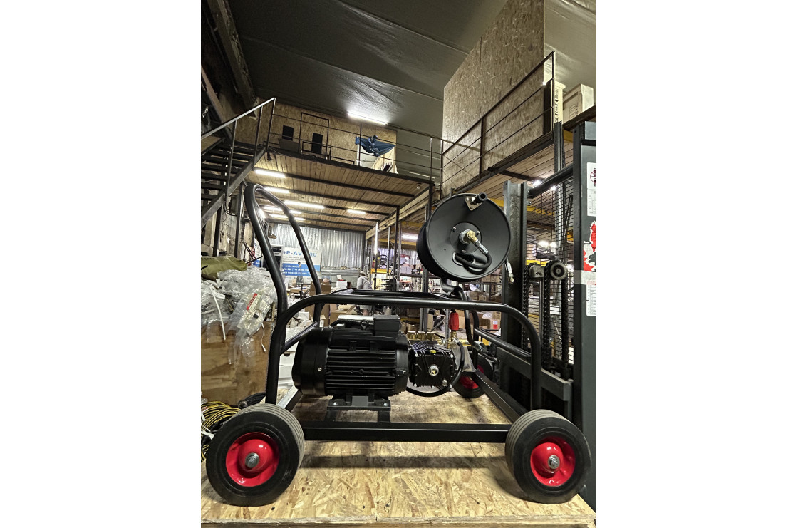 АВД Тритон T 30/300 T 12.5 ( тележка 4 колеса, барабан, манометр, электрика с теплозащитой)