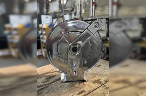 Инерционная катушка для шланга (20 метров, 22 × 1,5)