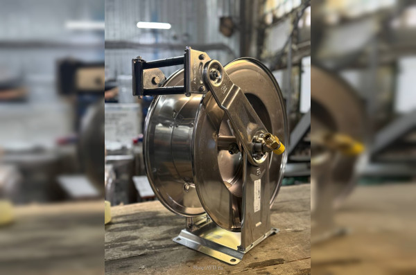 Инерционная катушка для шланга (20 метров, 22 × 1,5)