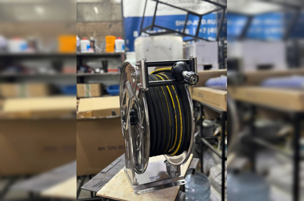 Инерционная катушка для шланга (20 метров, 22 × 1,5)