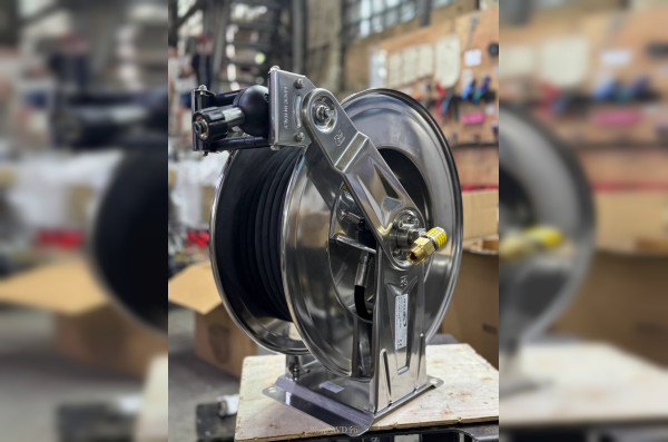 Инерционная катушка для шланга (20 метров, 22 × 1,5)