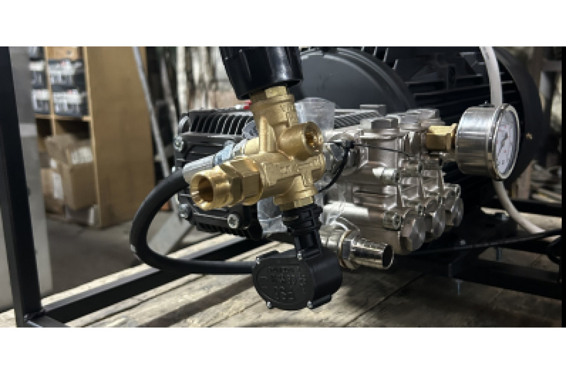 АВД Тритон AR RK 15/280 TS V3 T 7.5 Kw на раме Манометр электрика теплозащиты
