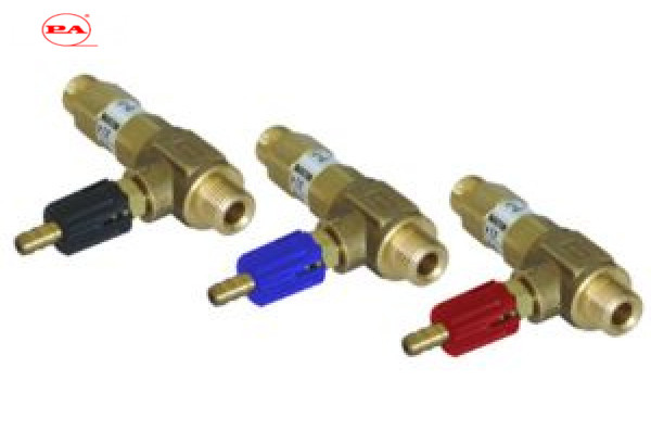 Удлиненный регулируемый эжектор для моечных средств сопло 1,4; вход 3/8ш- выход 3/8ш. (красный)