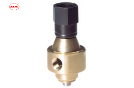 Вращающийся фитинг URF400  для мойки; вход 1/2, выход 1/4г-г 390 бар 80 л/мин