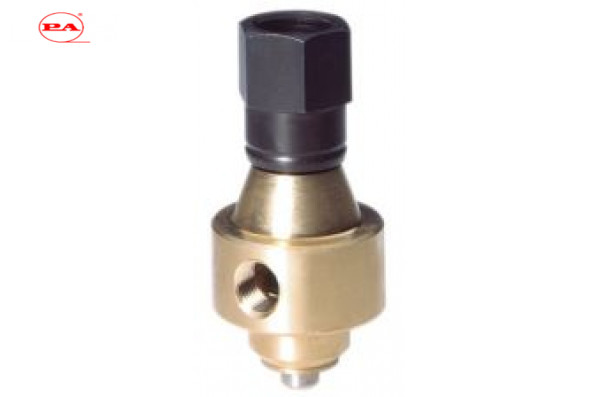 Вращающийся фитинг URF400  для мойки; вход 1/2, выход 1/4г-г 390 бар 80 л/мин