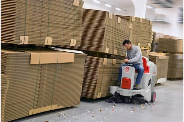 Подметальная машина COMAC CS 800B FP