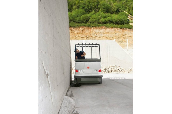 Подметальная машина COMAC CS 100B