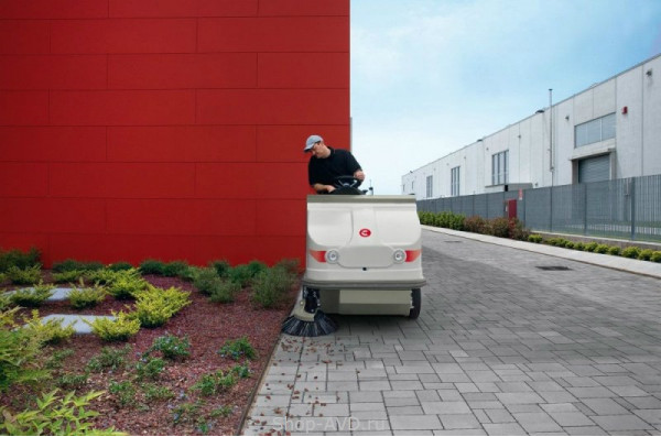 Подметальная машина COMAC CS 110B