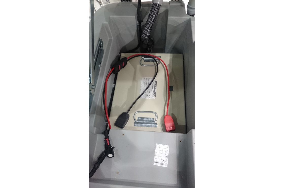 Поломоечная машина Comac Innova Comfort 85 B Manual (литиевые АКБ 150 Ач)